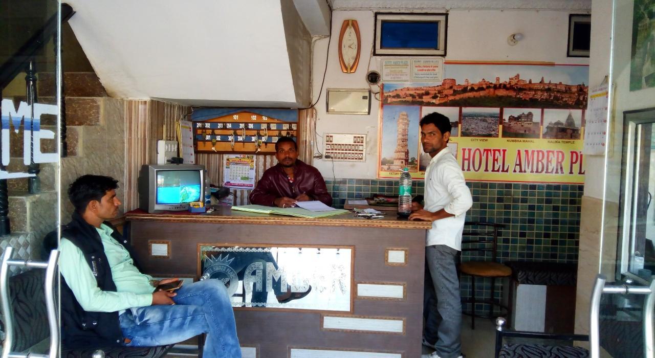 Готель Amber Plaza Chittorgarh Екстер'єр фото